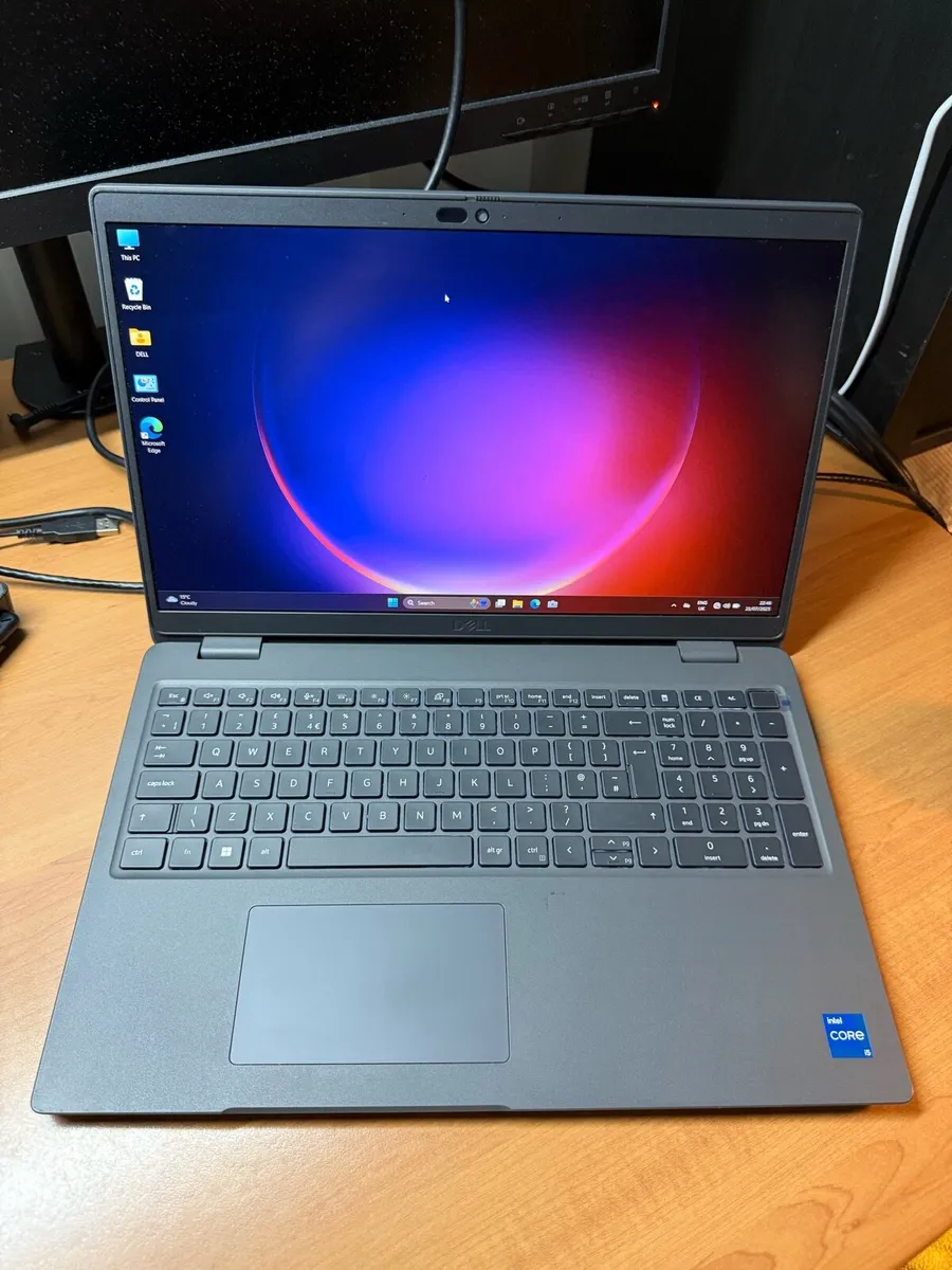 Dell laptop i5 13th gen 16-512 win 11 pro - Image 1