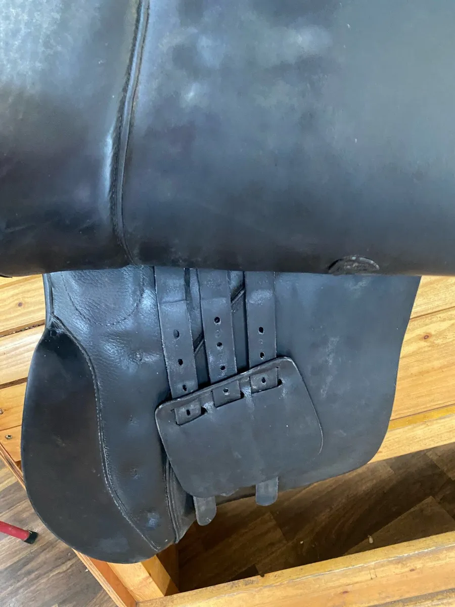 18” cut back pommel black Leather saddle - Image 3