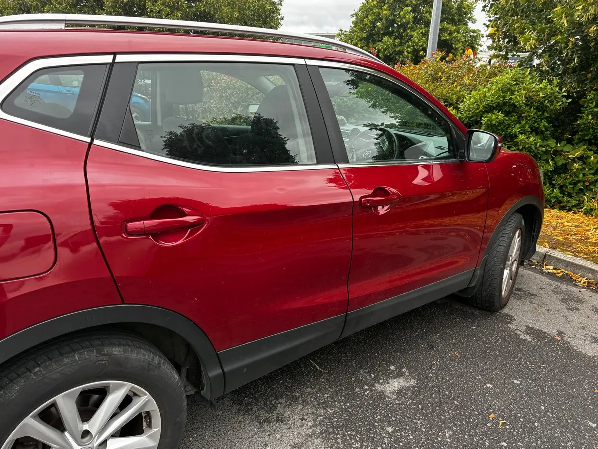 €14,000 Nissan Qashqai 2017 - Image 4