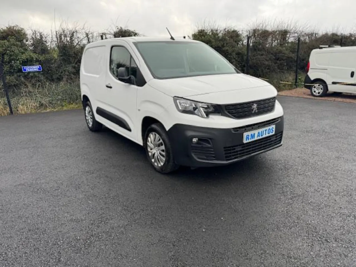 Peugeot Partner- SAT NAV - Image 1