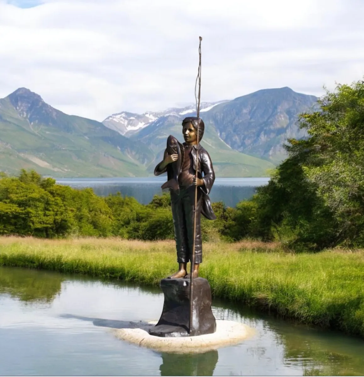 Bronze fisherman - Image 1