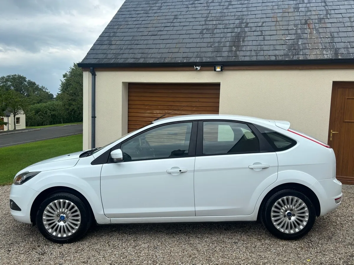 2011 ford focus titanium 1.6 tdci high spec - Image 2