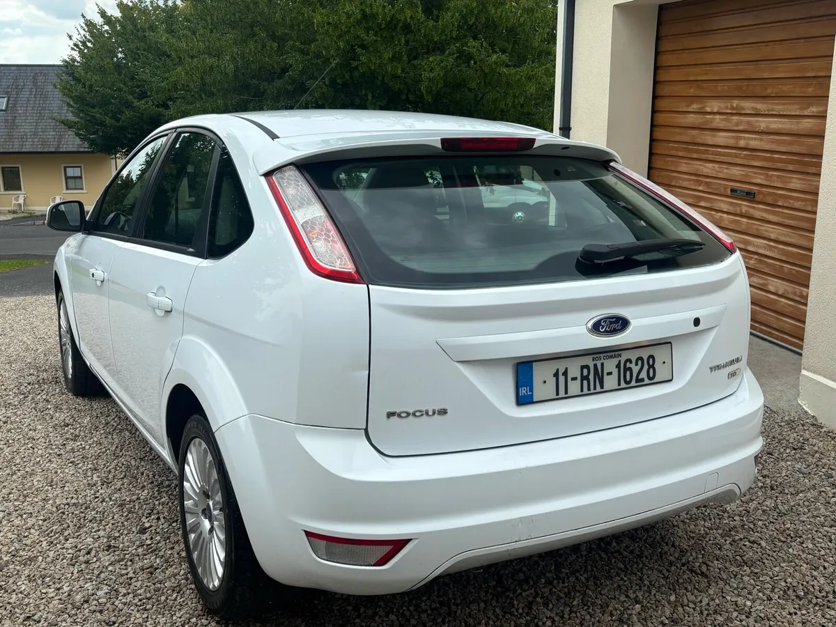 2011 ford focus titanium 1.6 tdci high spec - Image 3