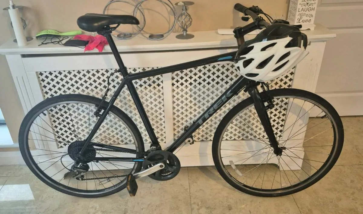 Adults Trek FX2 Hybrid bike 22 inch frame brakes - Image 2