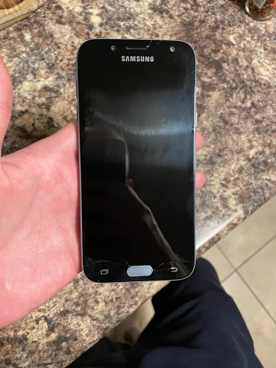 Samsung for sale cheap needs new screen - Image 1