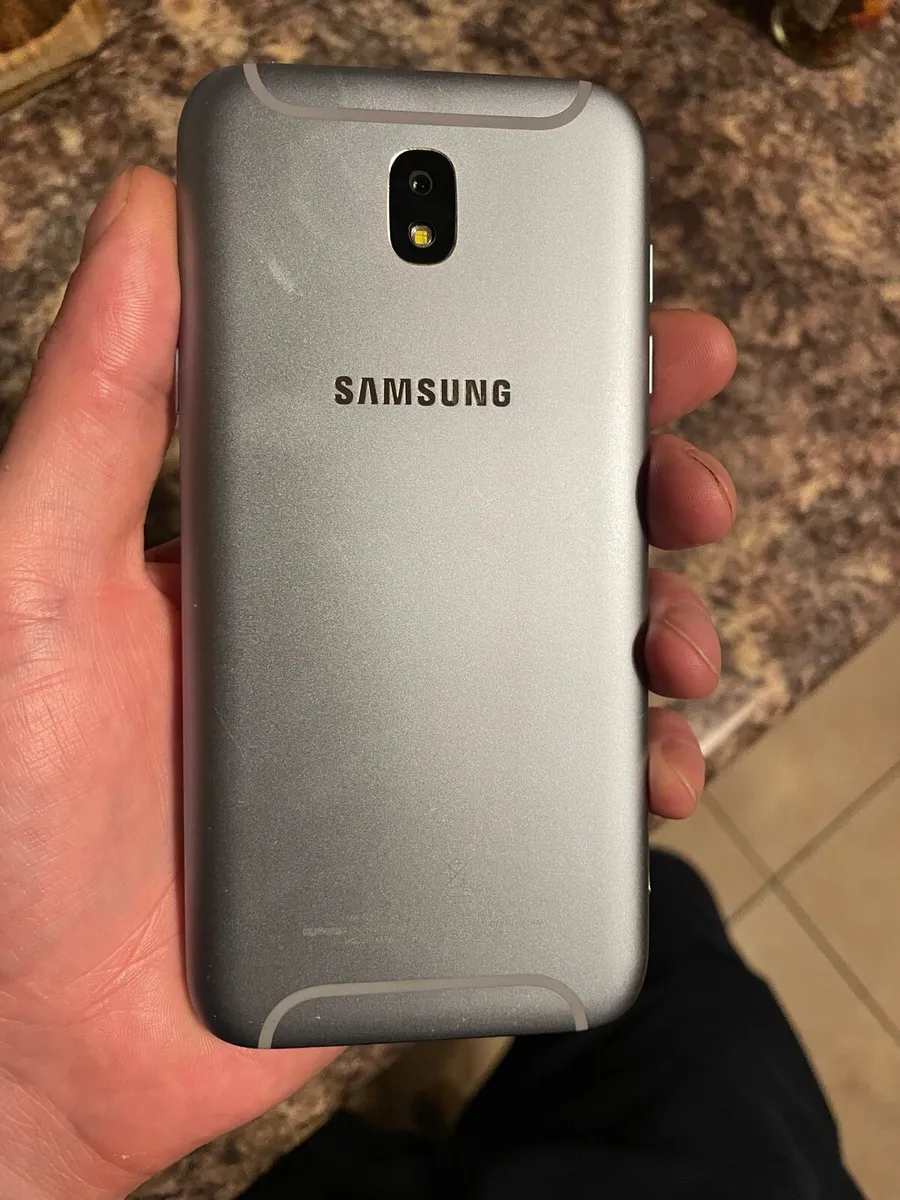 Samsung for sale cheap needs new screen - Image 2
