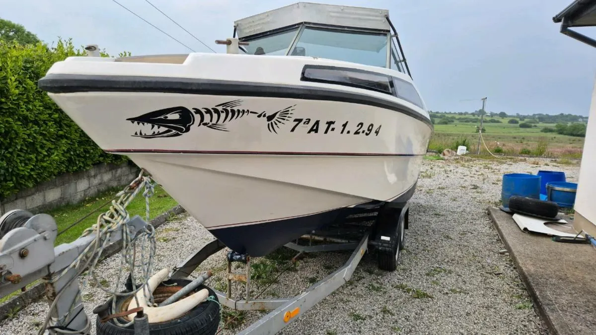 Rio 590 Day Cabin Boat - Image 2