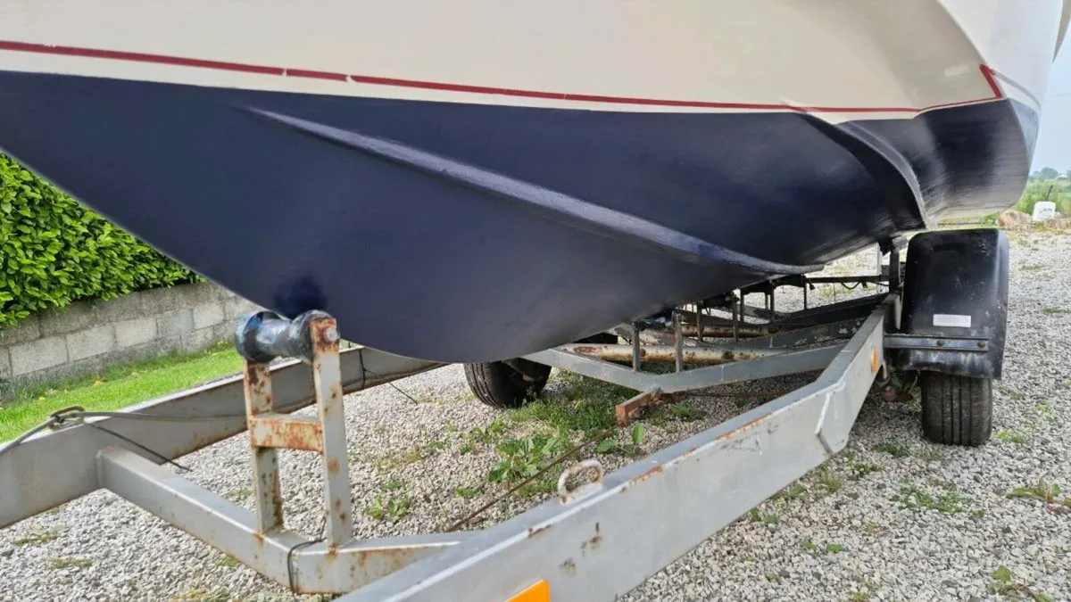Rio 590 Day Cabin Boat - Image 3