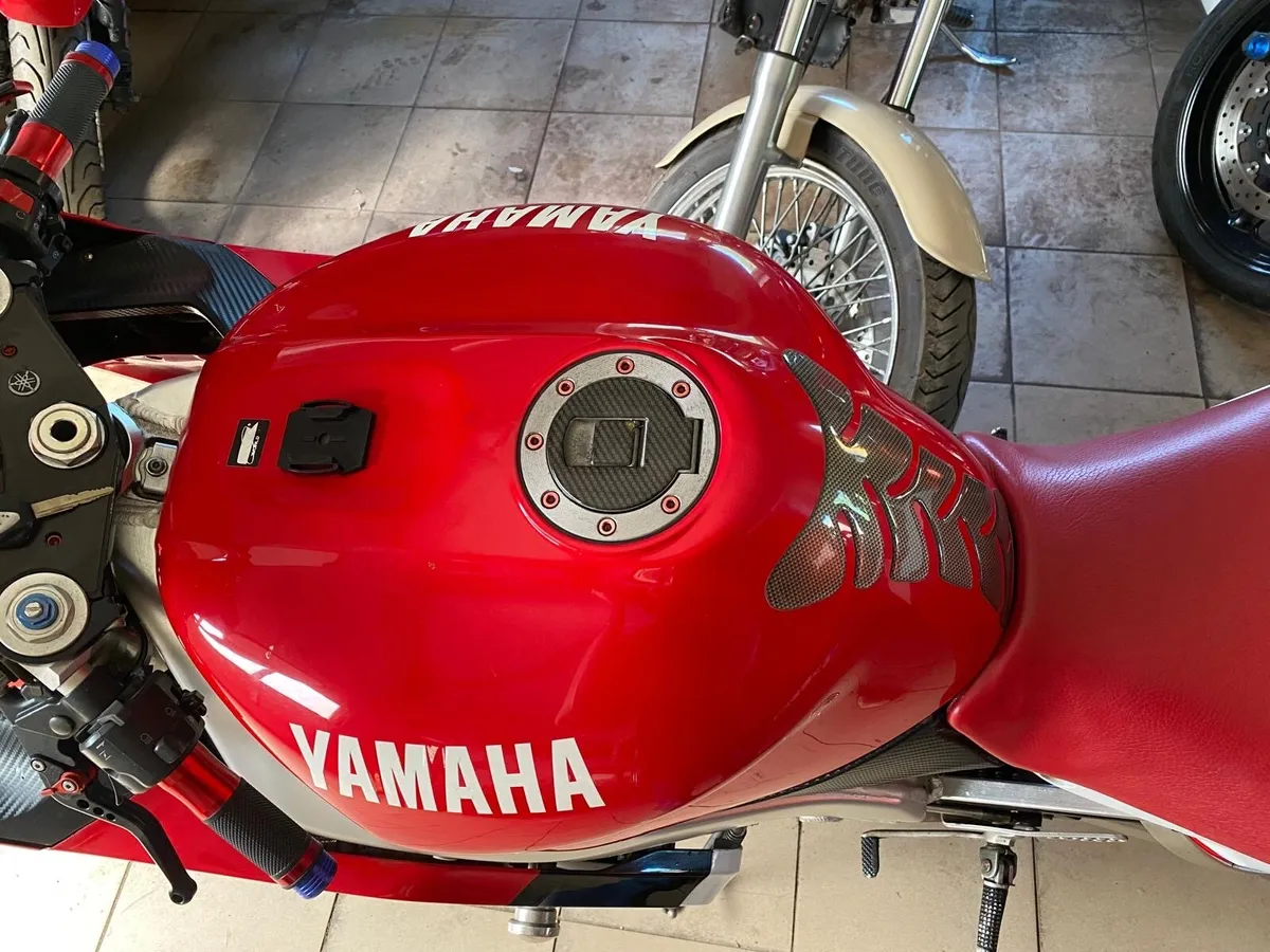 Yamaha r1 - Image 4