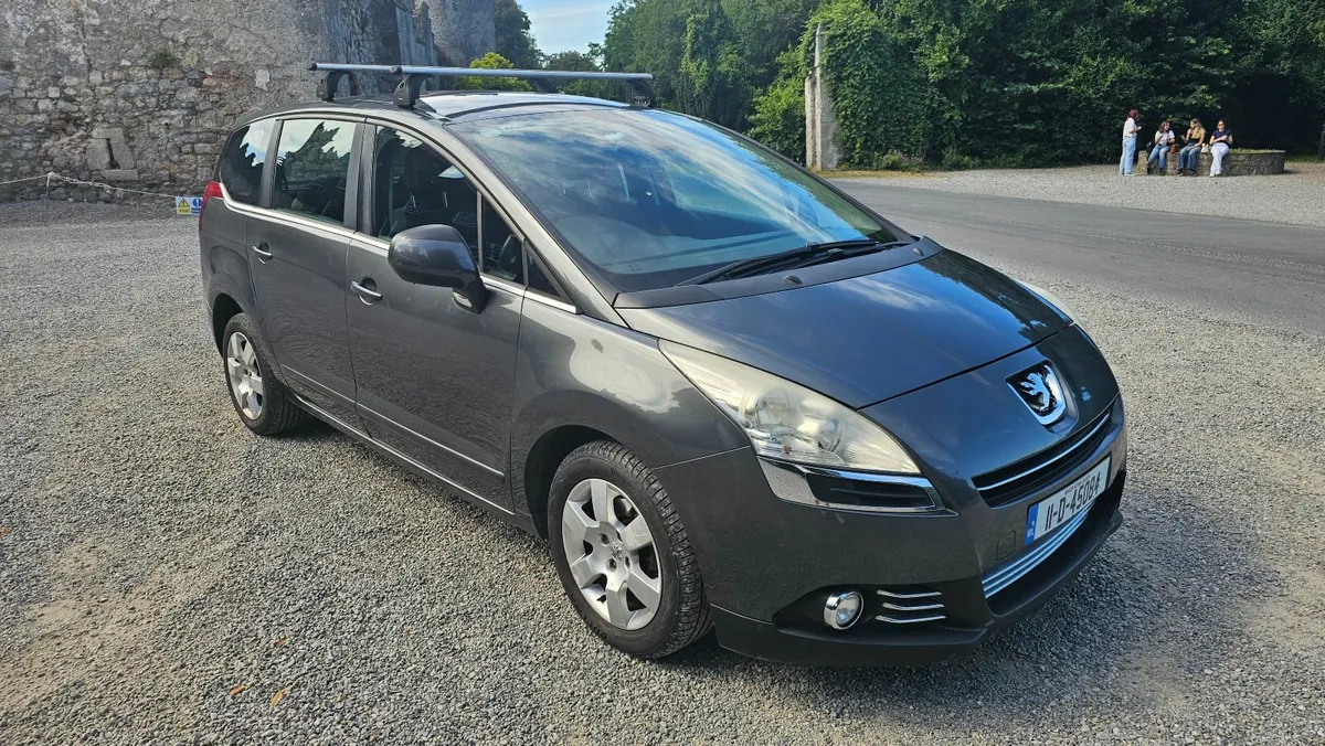 Peugeot 5008 2011 - Image 1