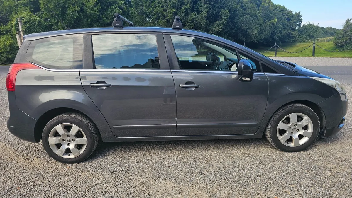 Peugeot 5008 2011 - Image 3