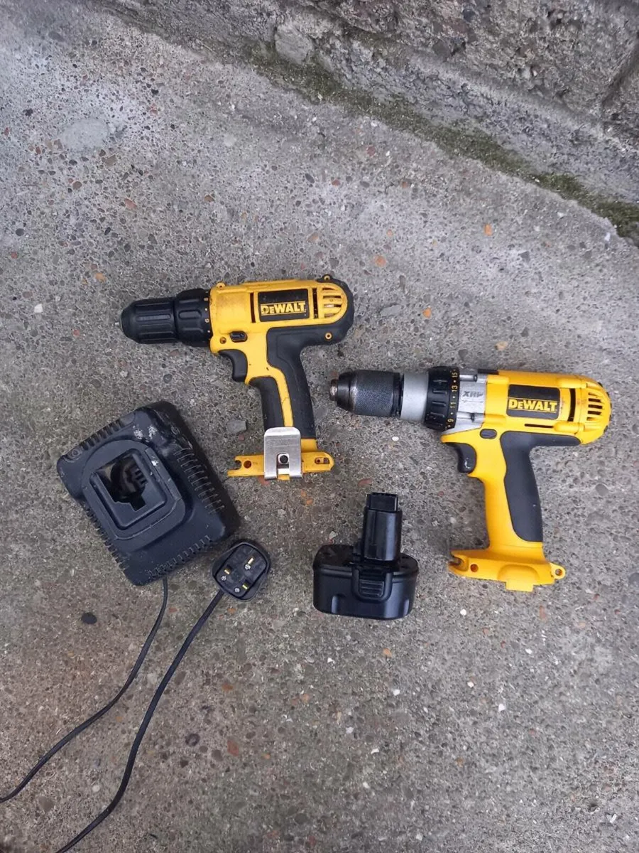 DeWalt Cordless Drill Set - Image 2