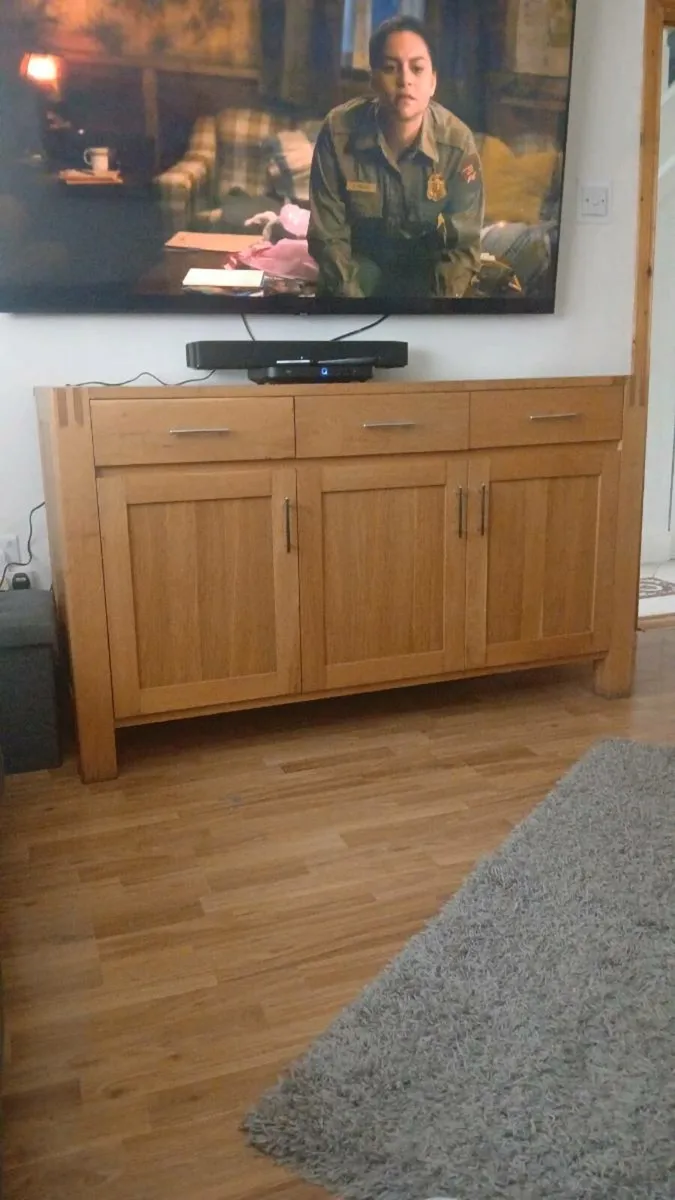 Oak sideboard - Image 1