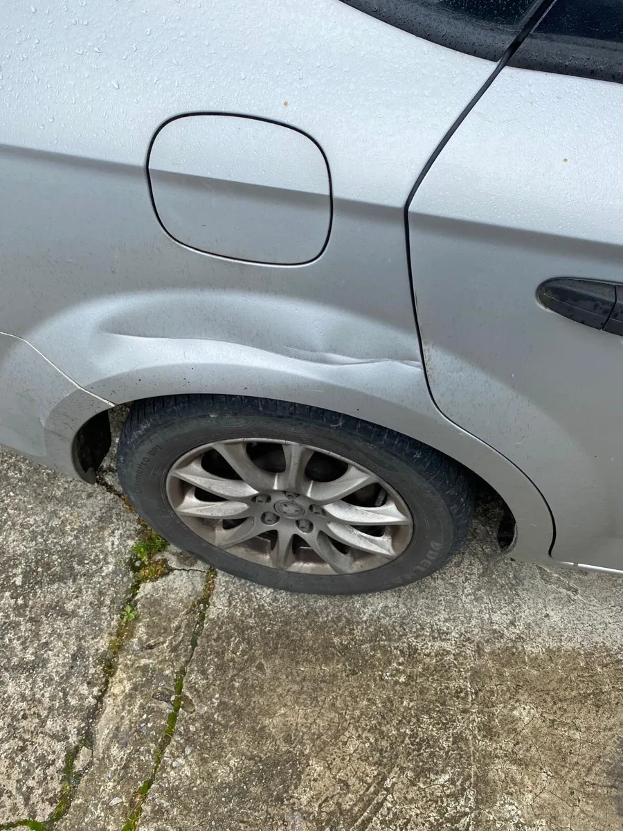 Mondeo car - Image 2