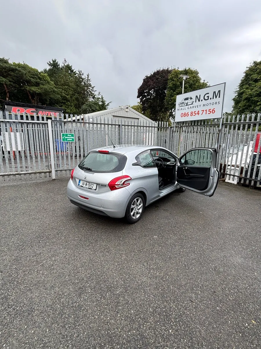 Peugeot 208 - Image 4