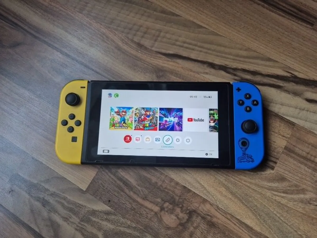 Nintendo Switch & Limited edition Fortnite Joycons - Image 3