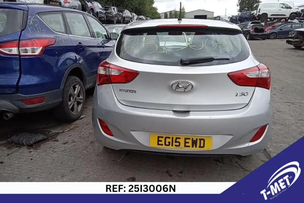 2015 HYUNDAI I30 BREAKING FOR PARTS - Image 4