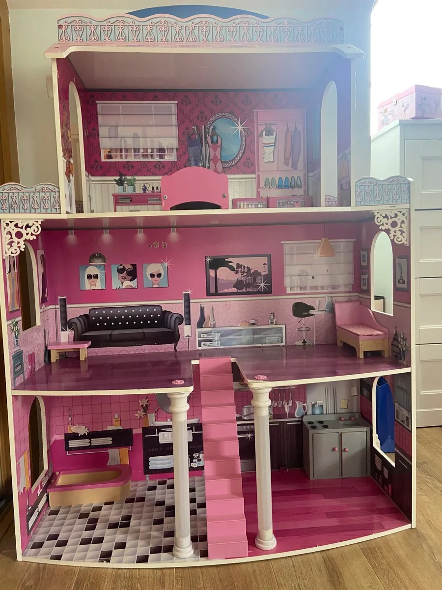 Barbie house and toy bundle - Image 1