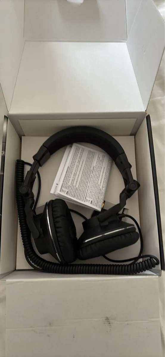 Hercules HDP DJ60 Headphones - Image 2