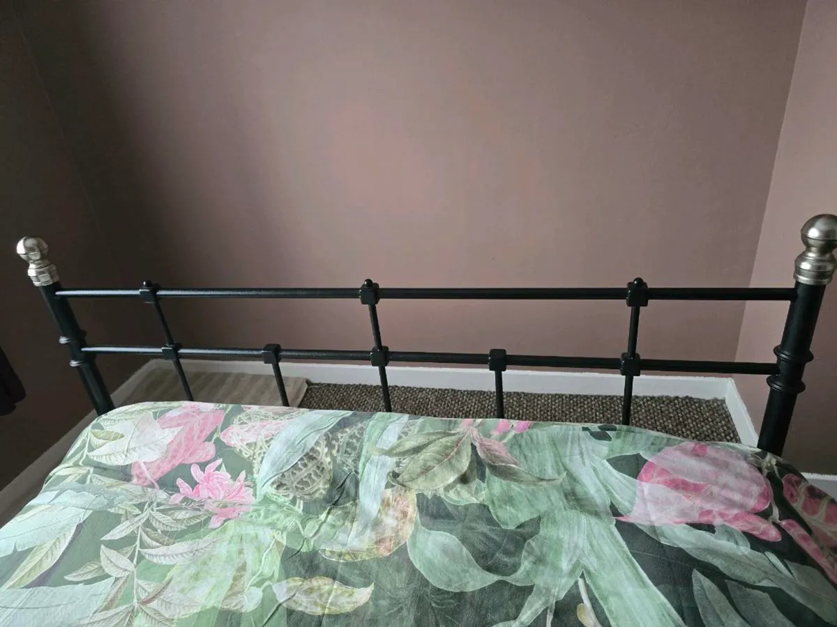 Black double bed frame - Image 2