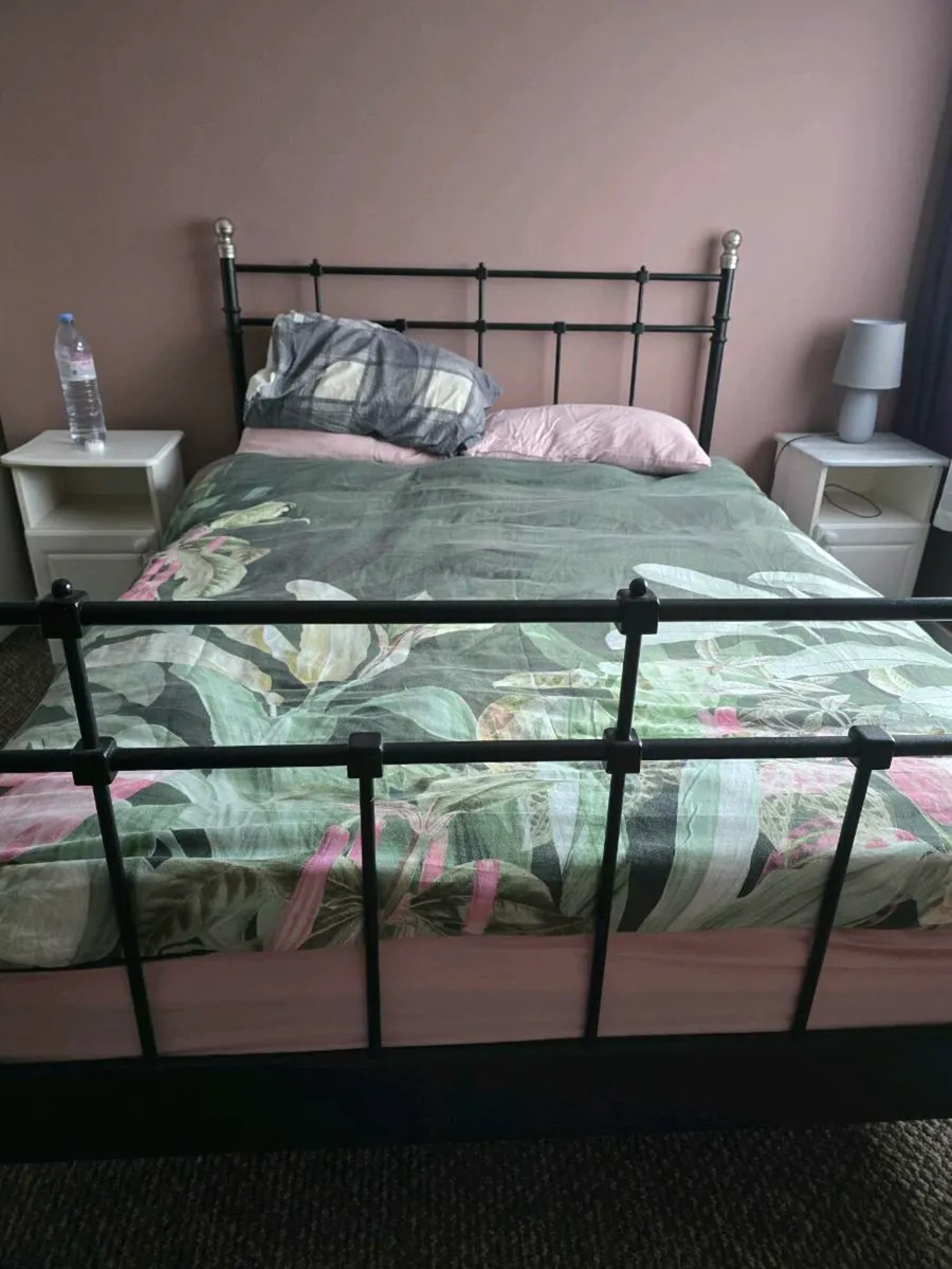 Black double bed frame - Image 3