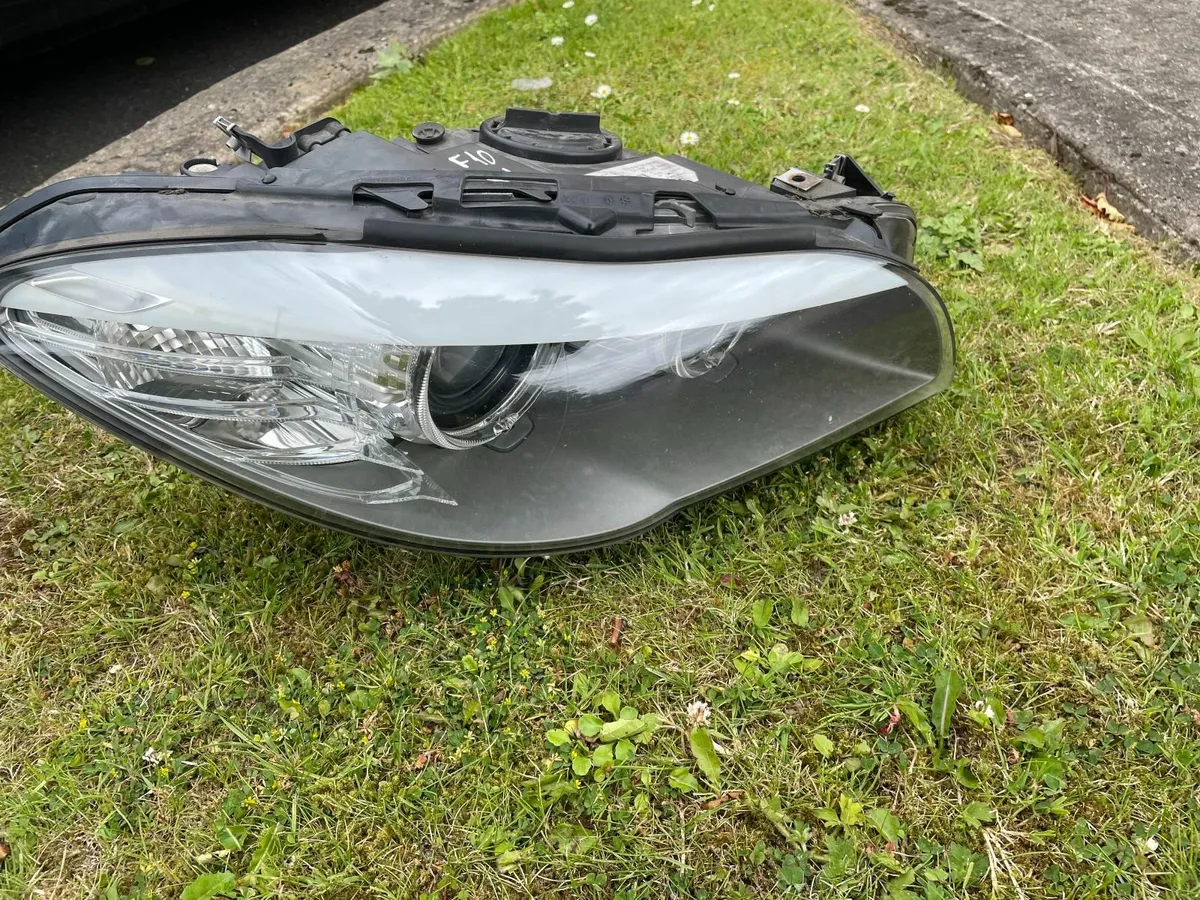 bmw 520 headlight  (driver side) - Image 4