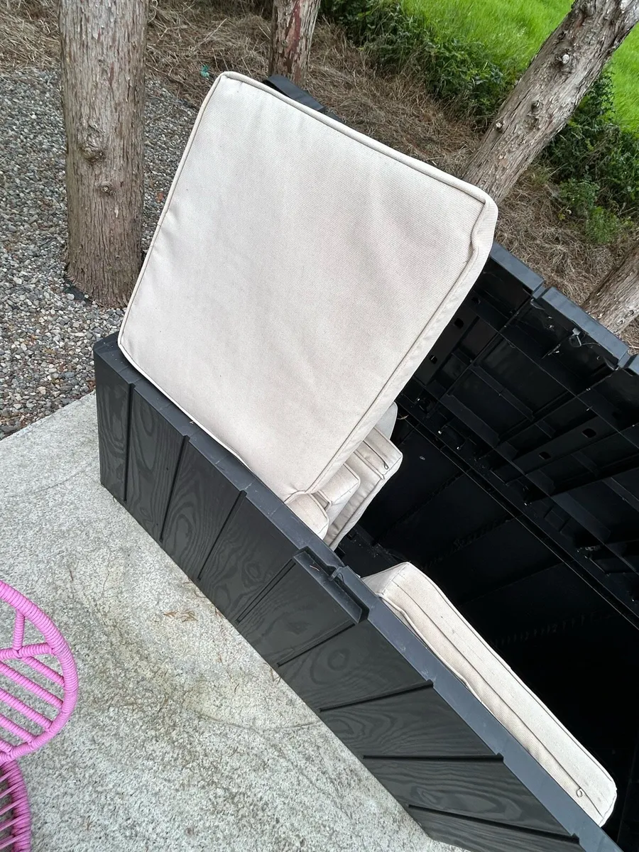 Storage box&5 cushions - Image 4