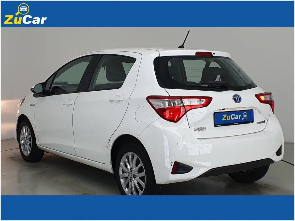 Toyota Yaris  76 Hybrid Luna - Image 3