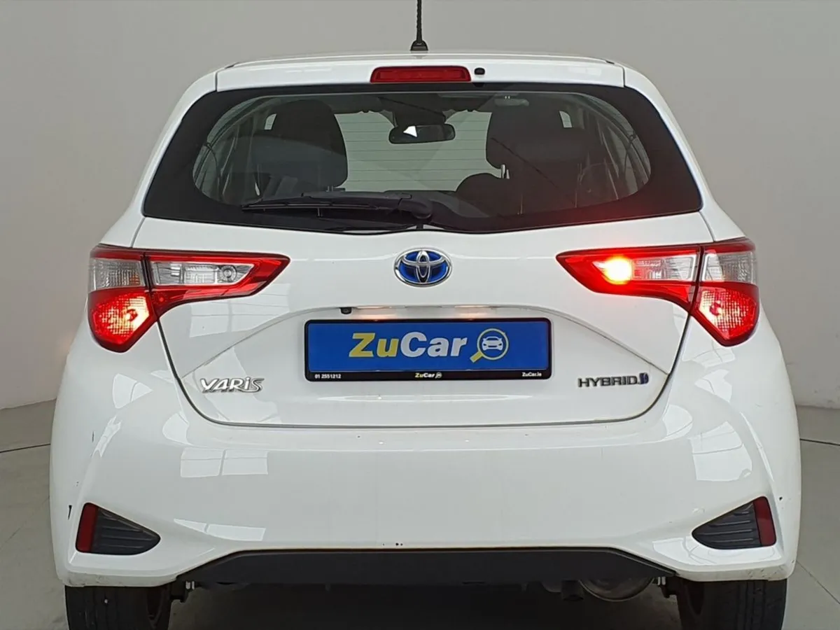 Toyota Yaris  76 Hybrid Luna - Image 4