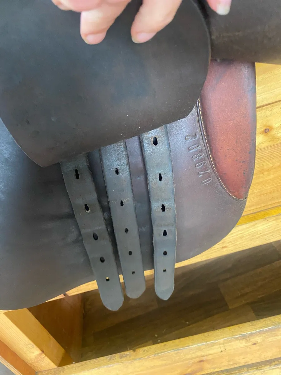 17” Dever brown Leather jump saddle - Image 3