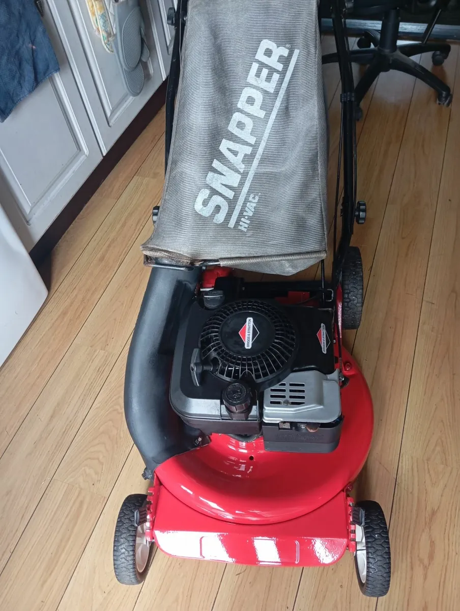 Snapper 21" walk behind lawnmower - Image 1