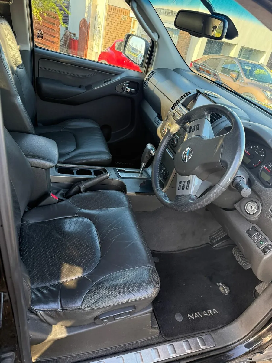 Nissan Navara 2010 - Image 2