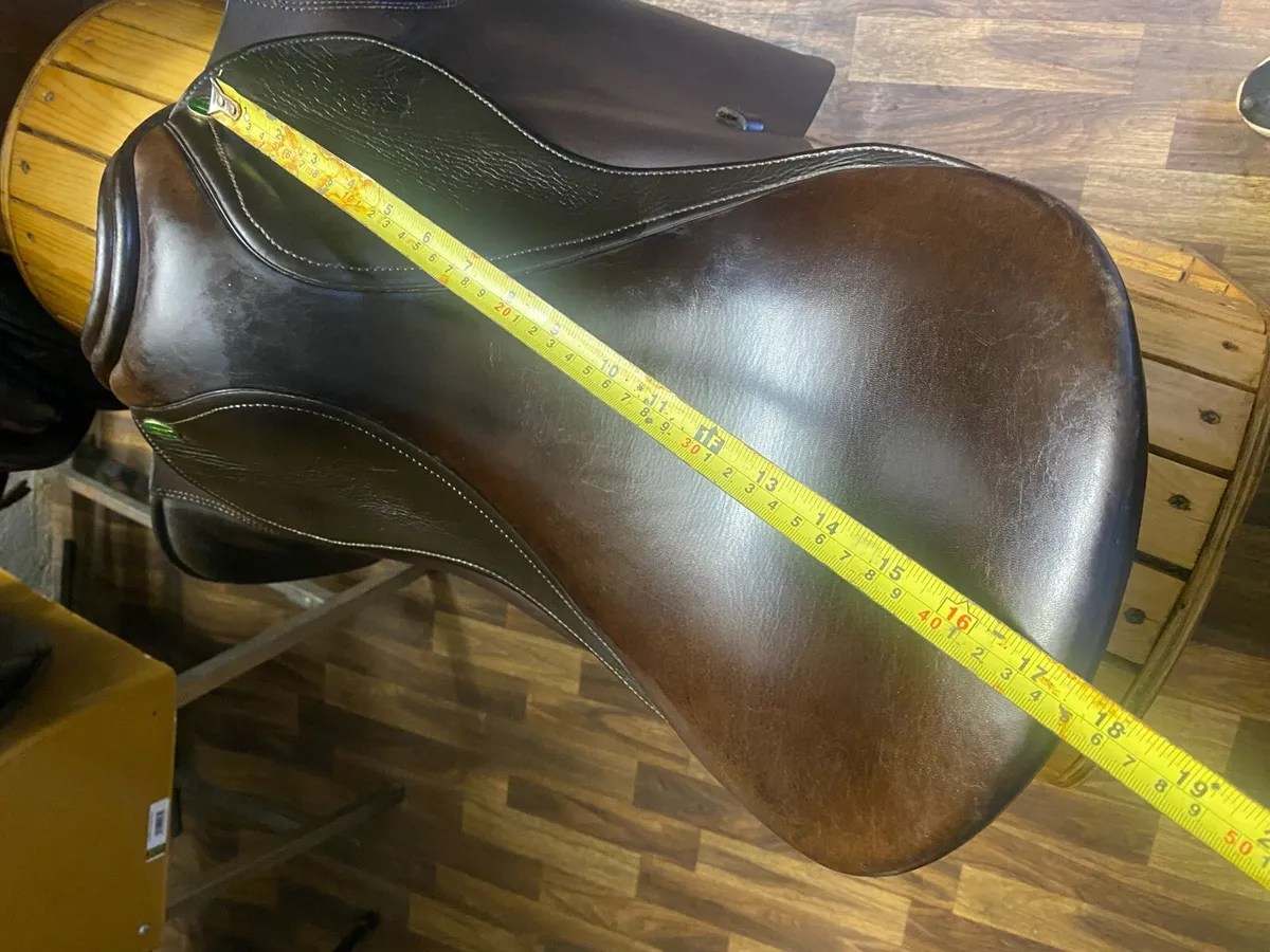 Manor brown Leather Narrow saddle - Image 4