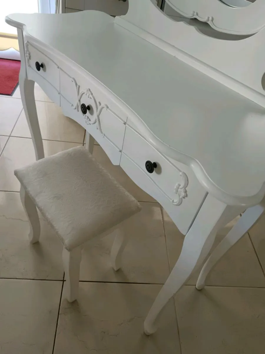 Dressing table and stool - Image 1