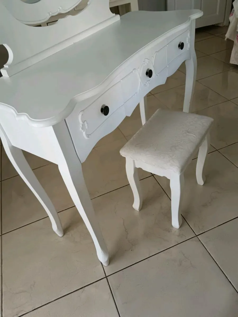 Dressing table and stool - Image 3