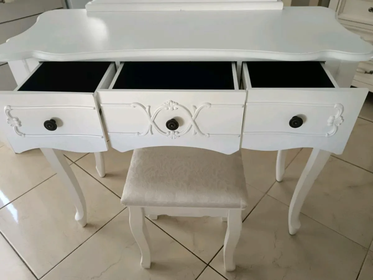 Dressing table and stool - Image 4