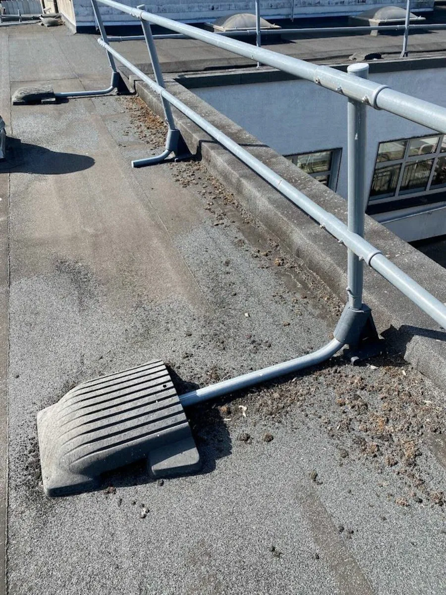 Skyway safety railing, Rooftop handrail and ladder - Image 3