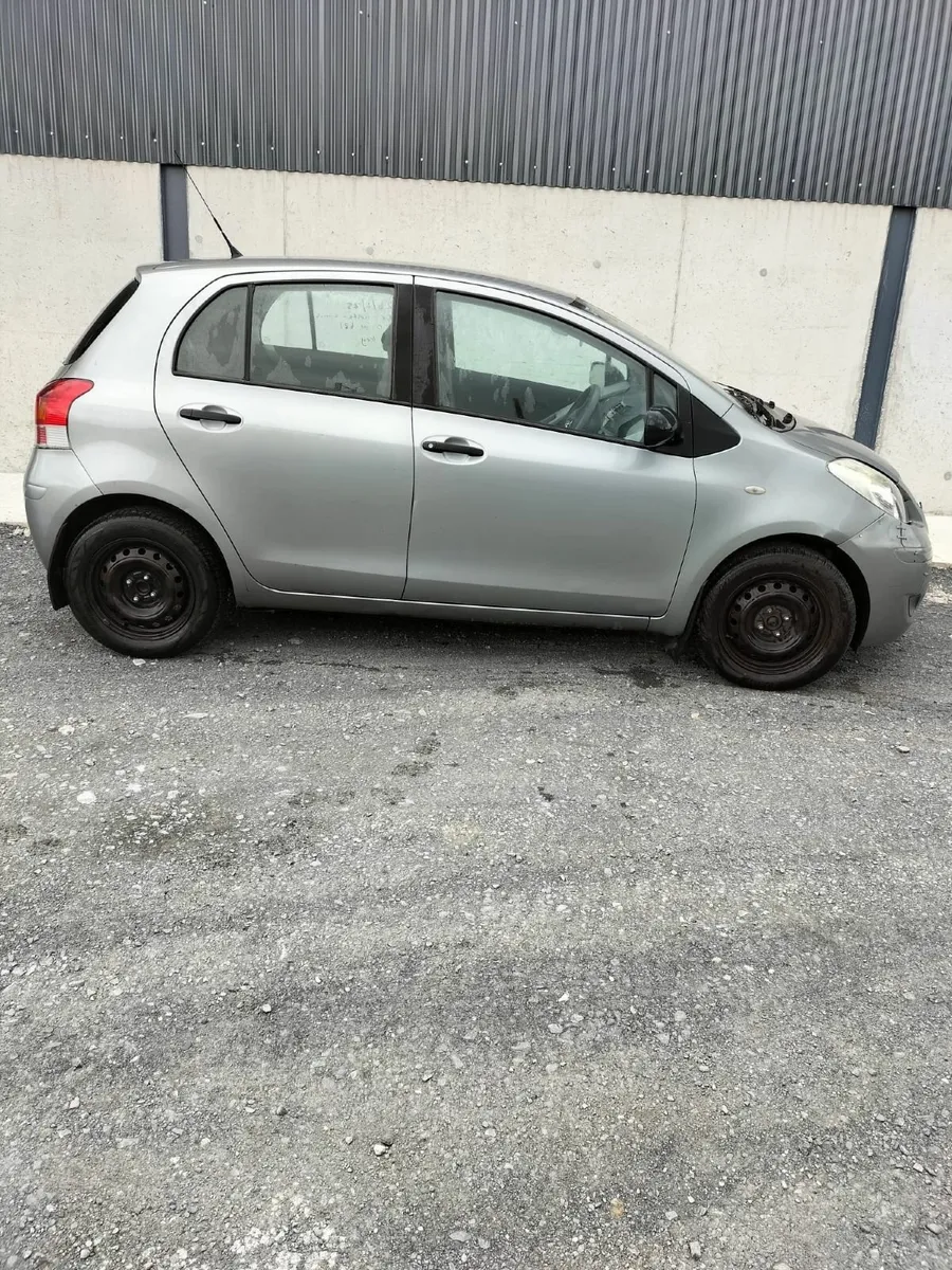 2009 Toyota Yaris - Image 1