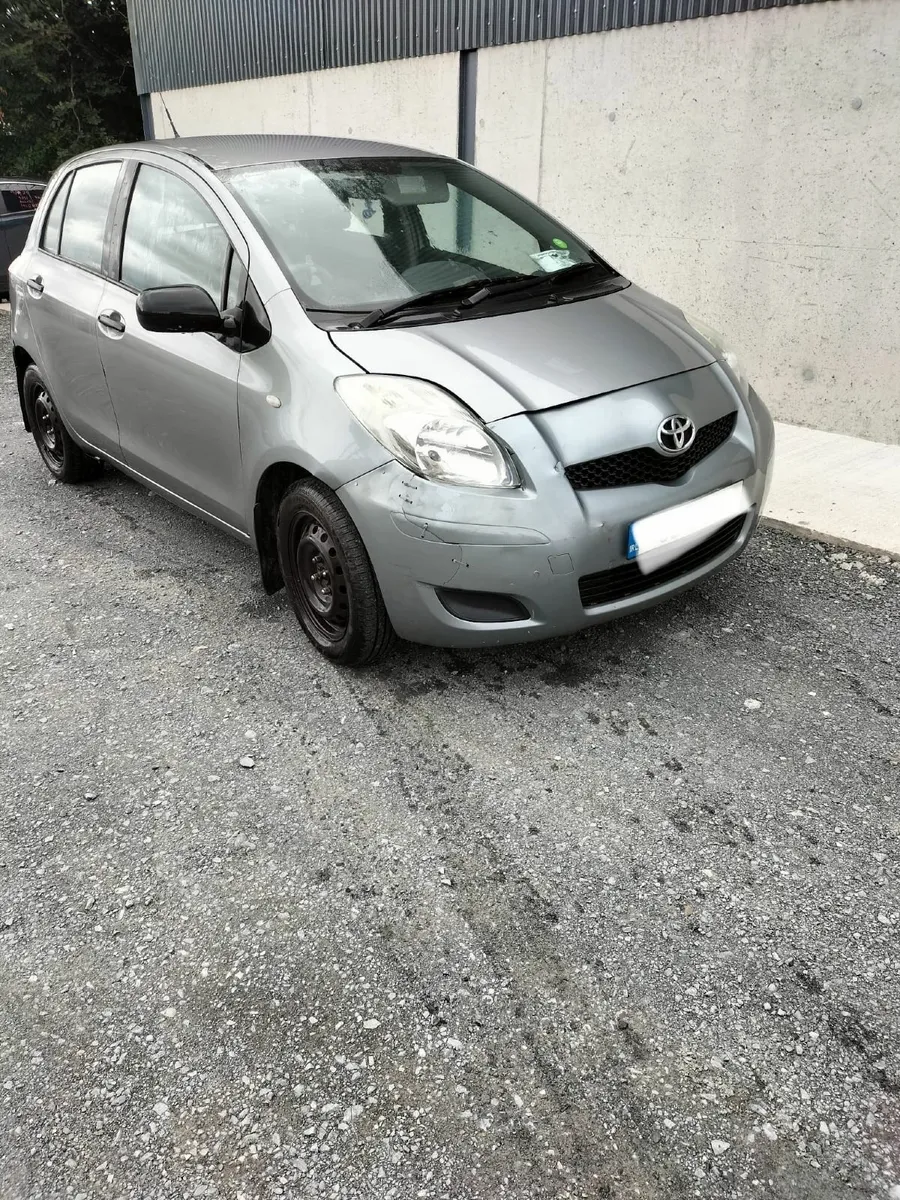 2009 Toyota Yaris - Image 2