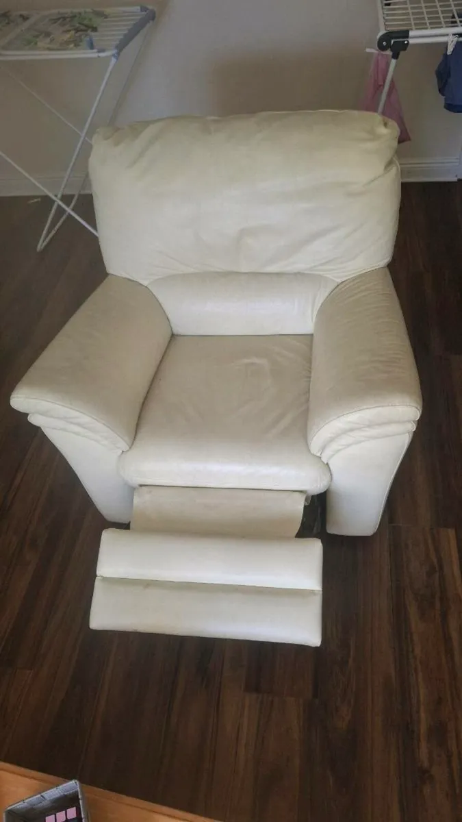 3,2,1 cream leather recliner sofa - Image 1