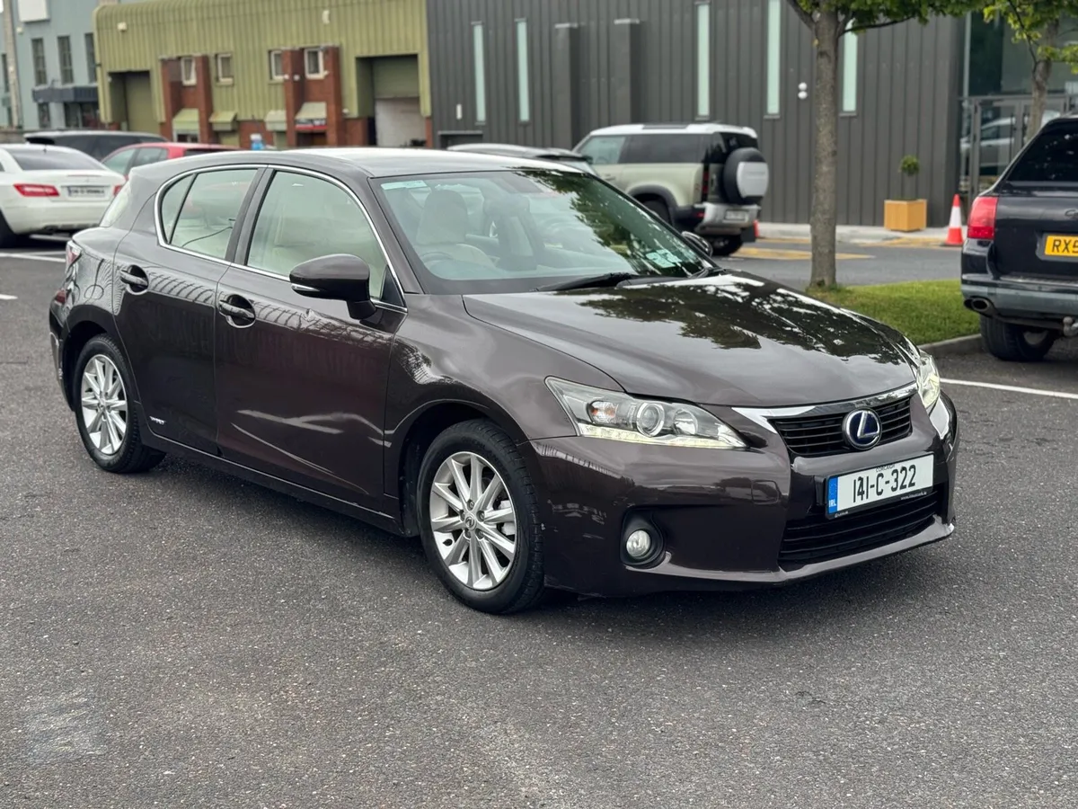 Lexus CT200h Hybrid 2014 - Image 1