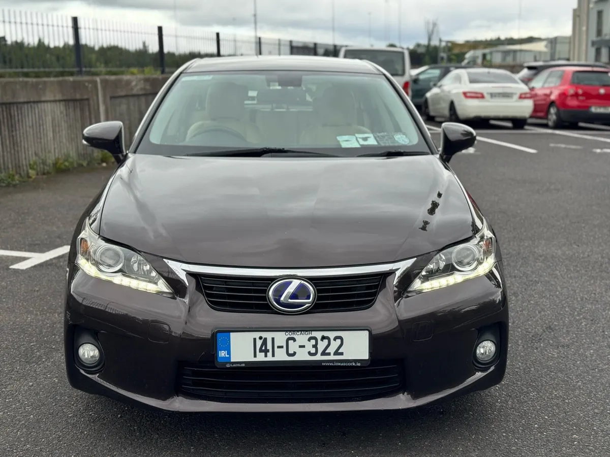 Lexus CT200h Hybrid 2014 - Image 2