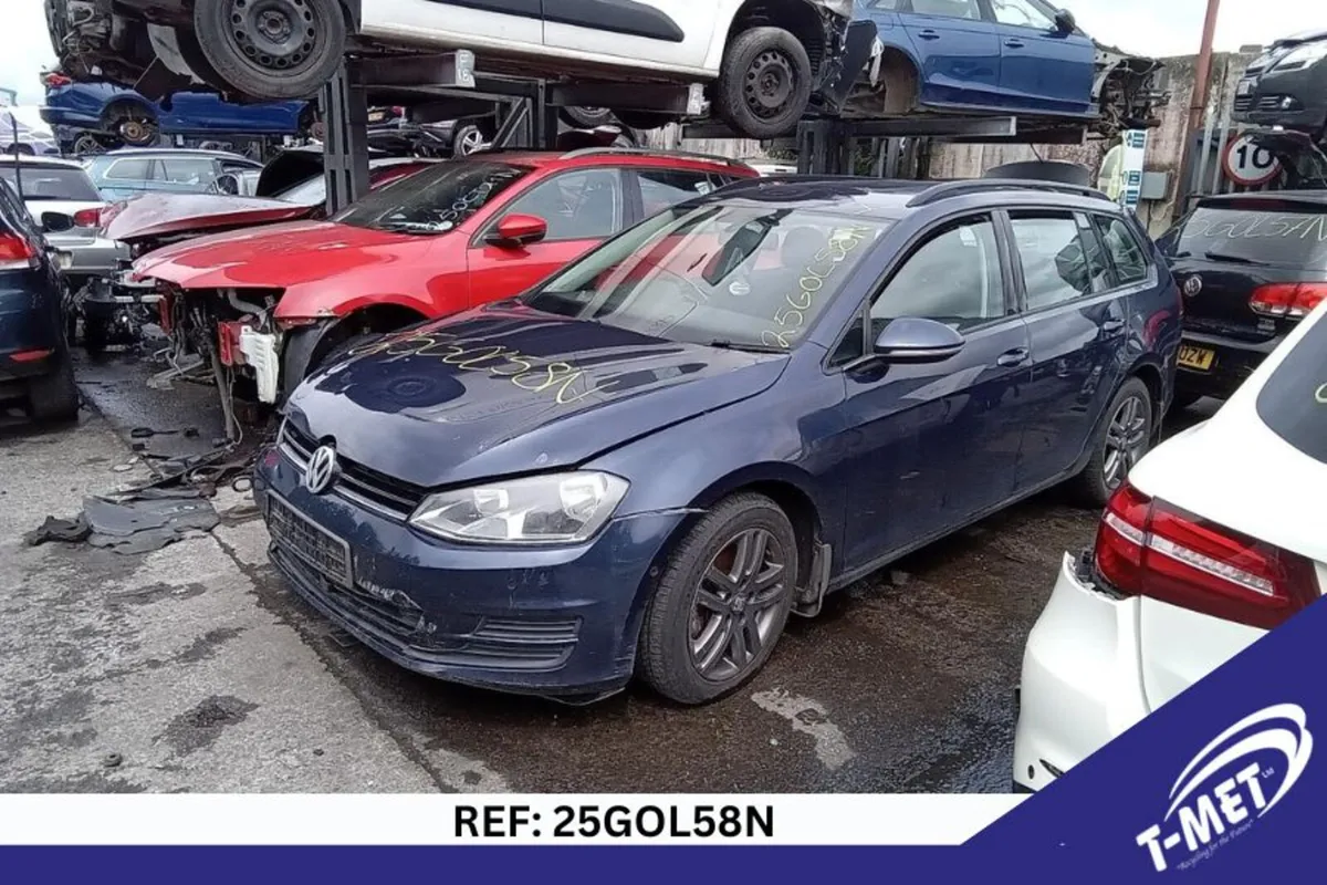 2013 VOLKSWAGEN GOLF BREAKING FOR PARTS - Image 1