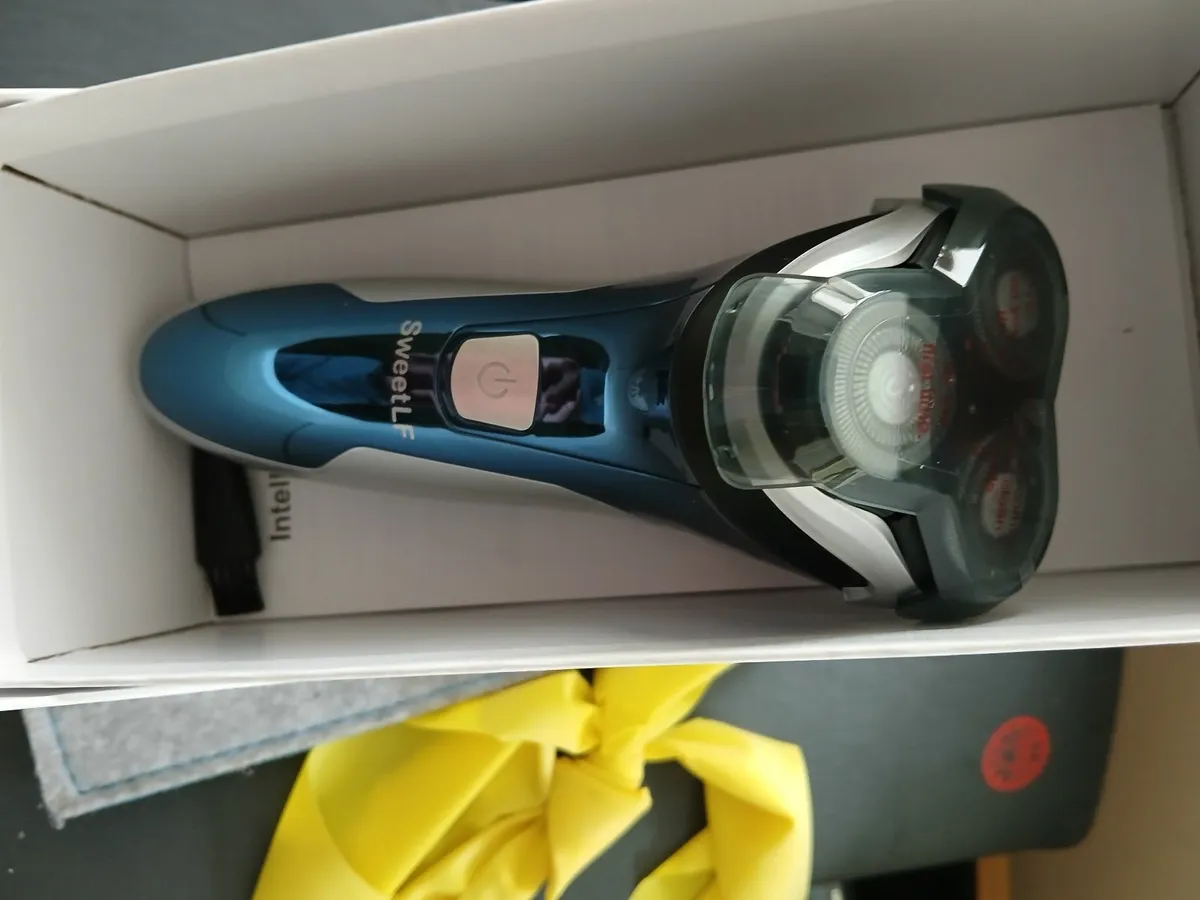 Electric Shaver - Image 2
