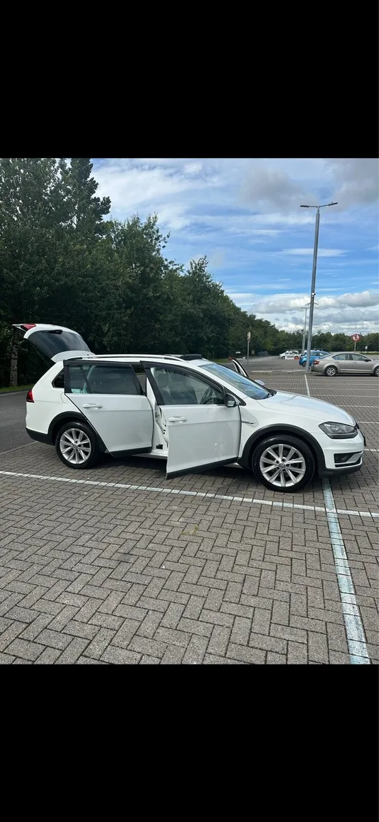 Volkswagen Golf Alltrack Auto DSG - Image 2