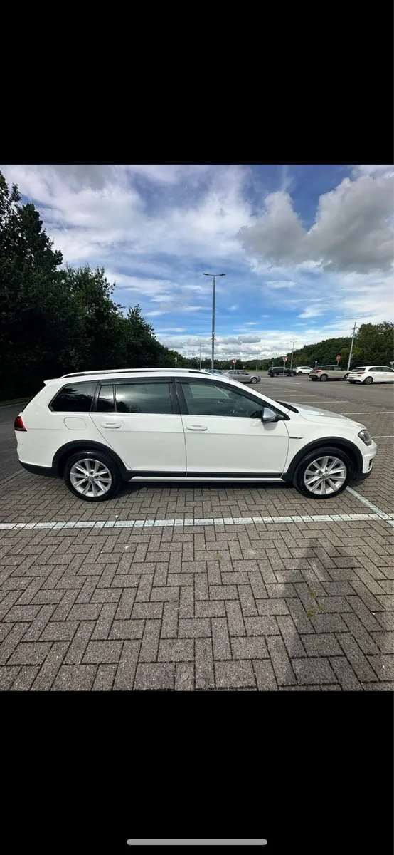 Volkswagen Golf Alltrack Auto DSG - Image 3