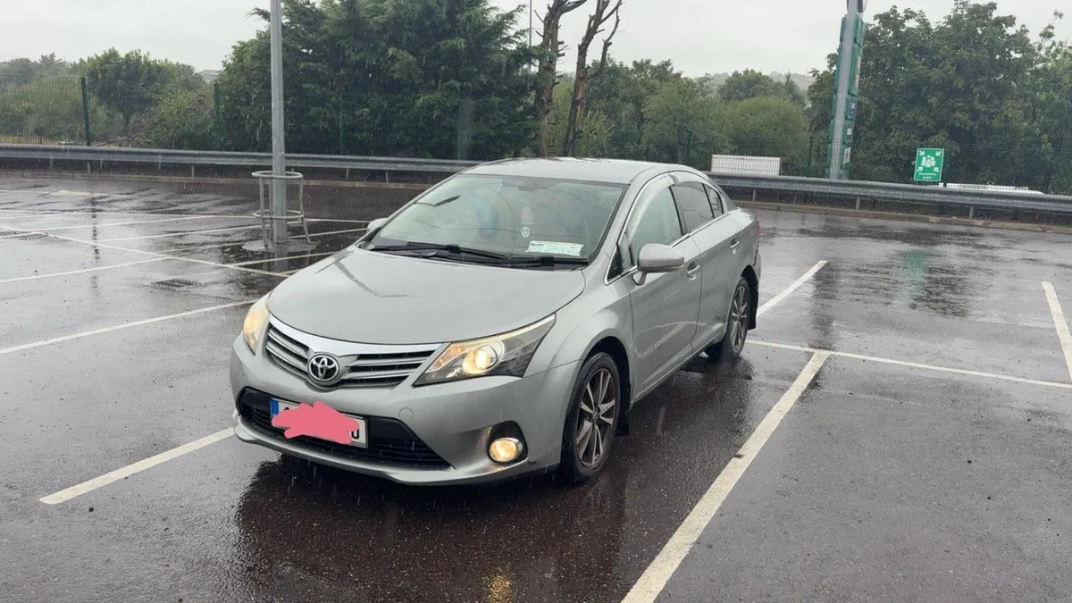 2014 Toyota avensis - Image 2