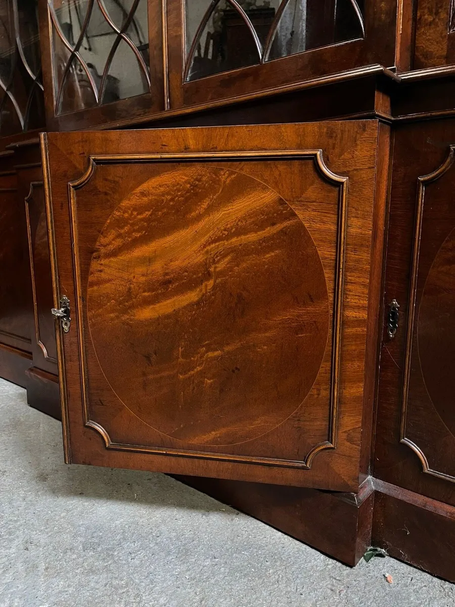 Mahogany break front library bookcase - Image 3