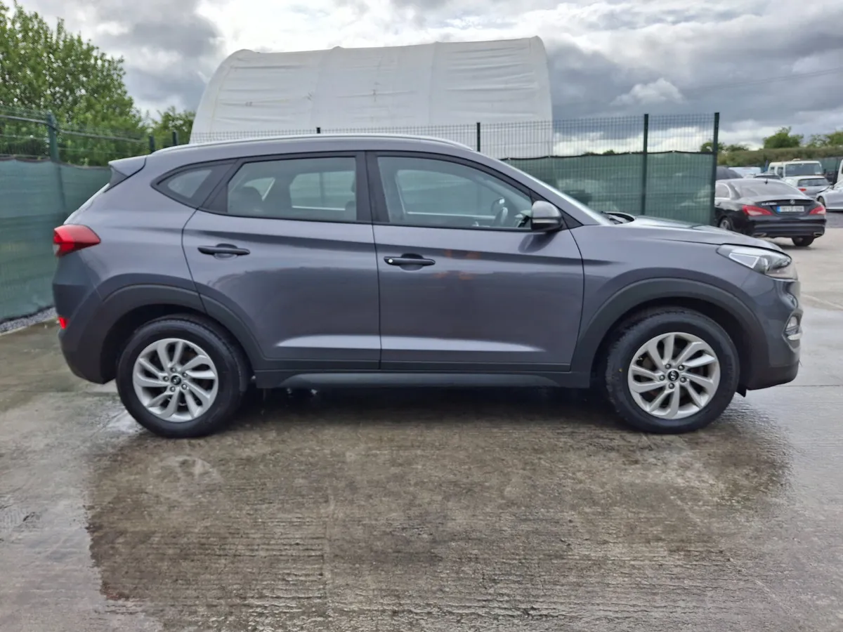 2018 Hyundai Tucson 80 miles .Light Damage - Image 4
