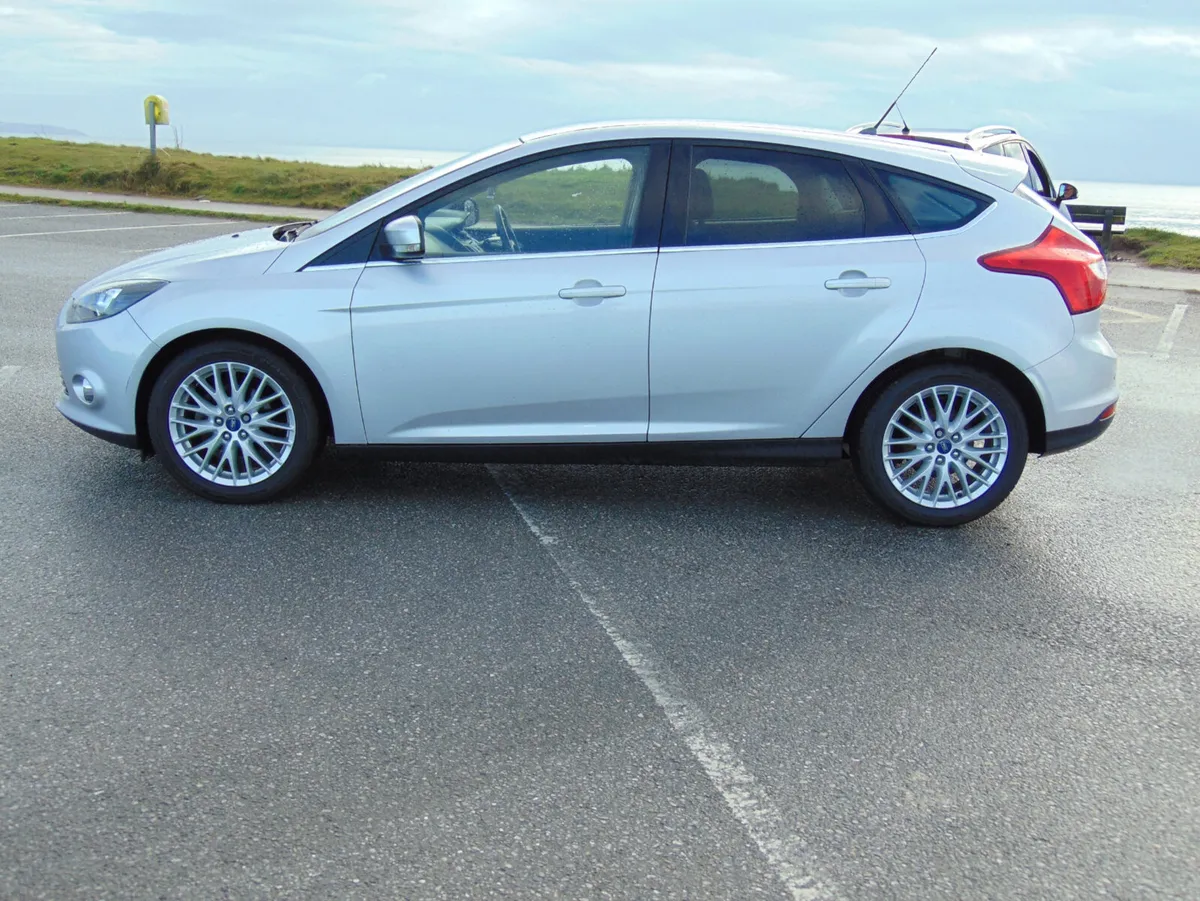 2016 Ford Focus ZETEC 1.0 100PS  5DR - Image 2